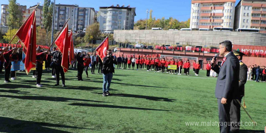 Hakkari’de Cumhuriyet Bayramı coşkusu