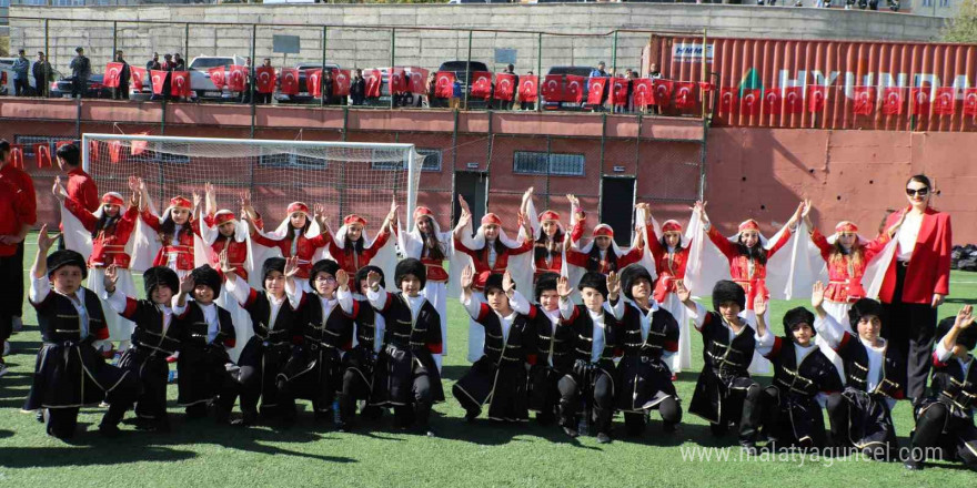 Hakkari’de Cumhuriyet Bayramı coşkusu