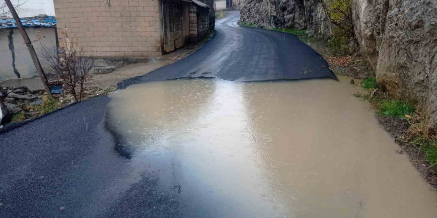 Hakkari’de karla karışık yağmur etkili olmaya başladı