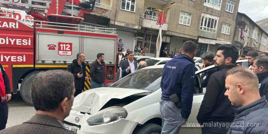 Hakkari’de maddi hasarlı trafik kazası