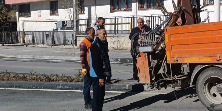 Hakkari’de şehir içi trafik levhaları takıldı