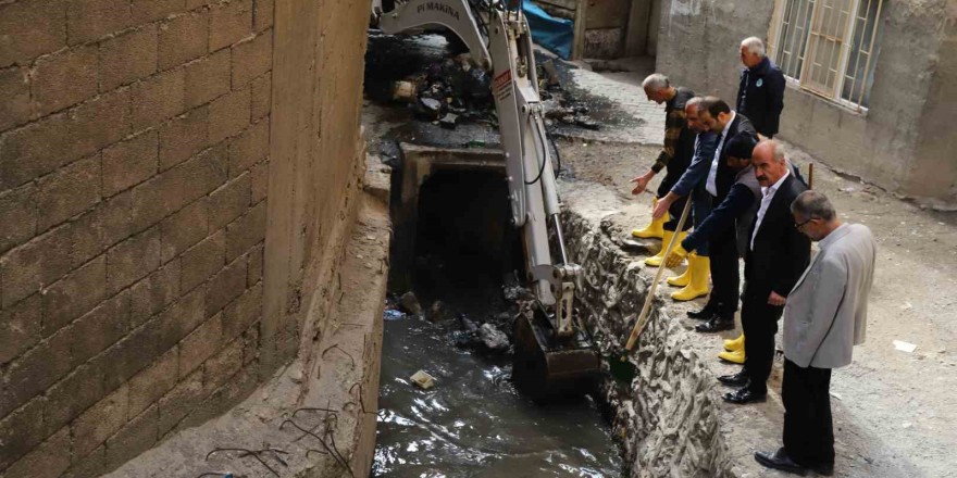 Hakkari’deki dere yataklarında çevre temizliği başlatıldı