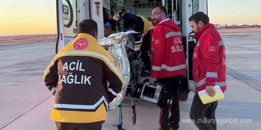 Hakkari’deki hasta ambulans helikopterle Van’a nakledildi