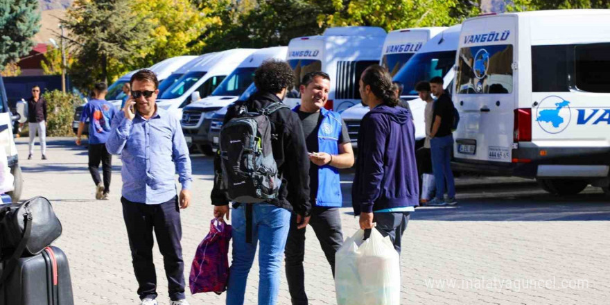 Hakkari’ye gelen öğrencilere sıcak karşılama