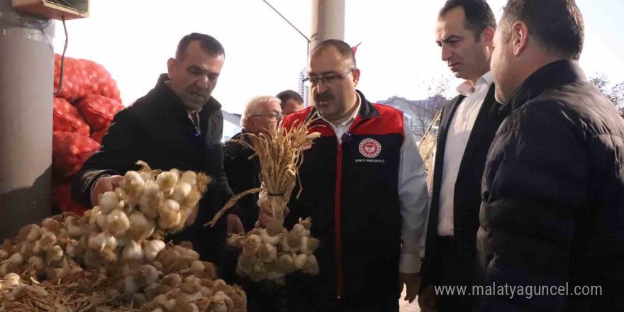 Hal esnafını şafak vaktinde dinlendi