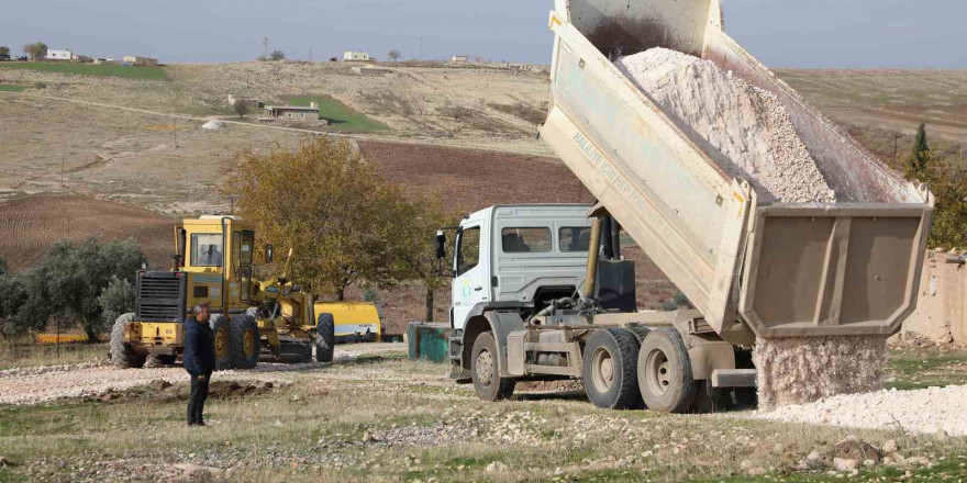 Haliliye’de merkez ve kırsal mahallelerde yol çalışması