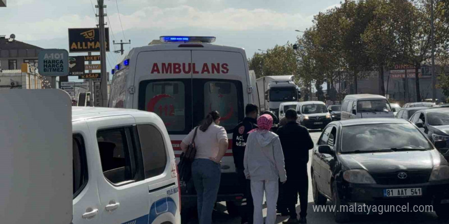 Halk otobüsü ile otomobil çarpıştı: 2 yaralı