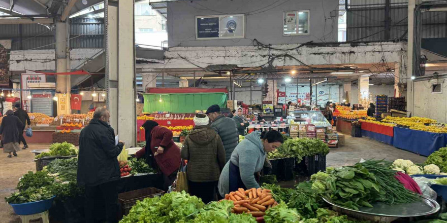 Halk pazarına yoğun ilgi