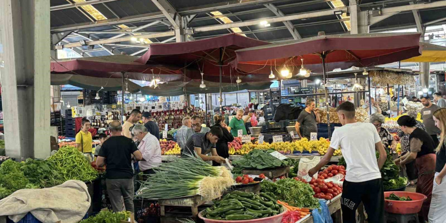 Halk pazarında fiyatlar yükseldi