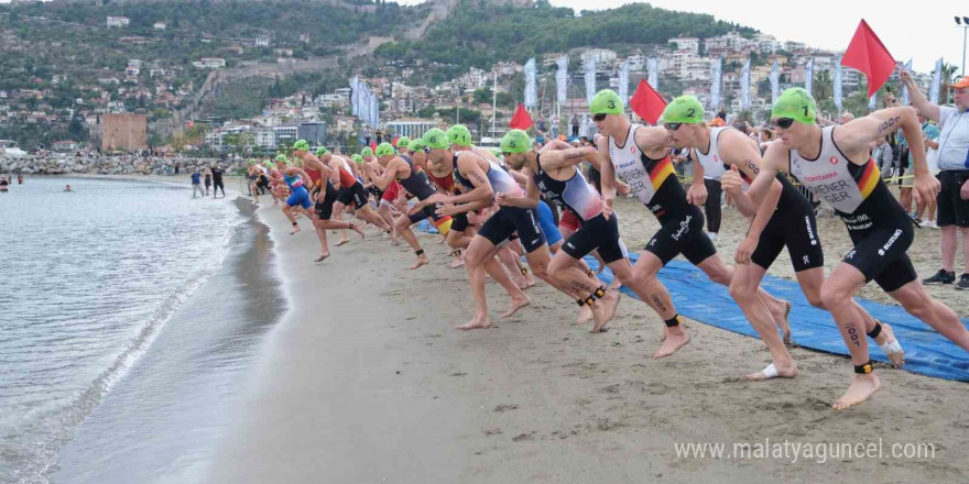 Halk Triatlonu 33. Alanya Uluslararası Triatlon Yarışması’yla geri dönüyor