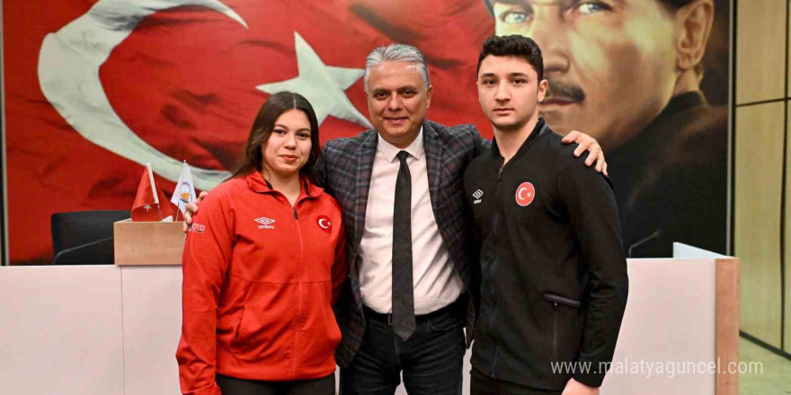 Halter ve karate şampiyonlarına Muratpaşa’dan ödül