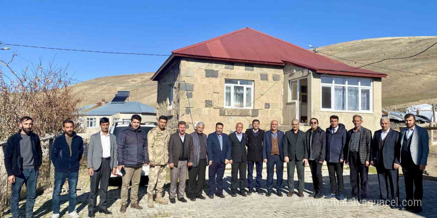 Hamur Kaymakamı Mahir, köy ziyaretlerinde vatandaşlarla buluştu