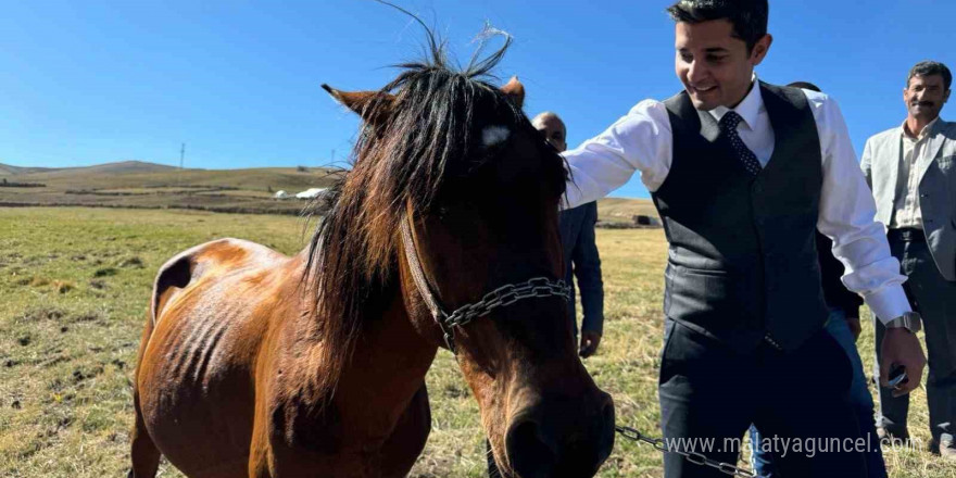 Hamur Kaymakamı Mahir, köy ziyaretlerine devam ediyor