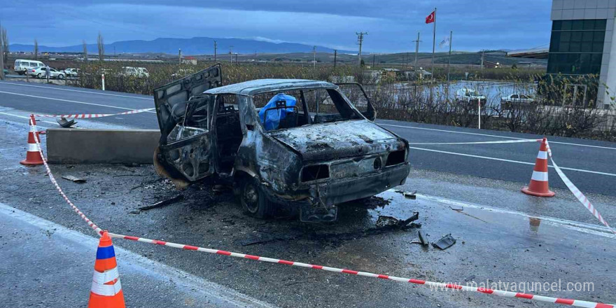 Hareket halindeki araç alev aldı: 2 ölü