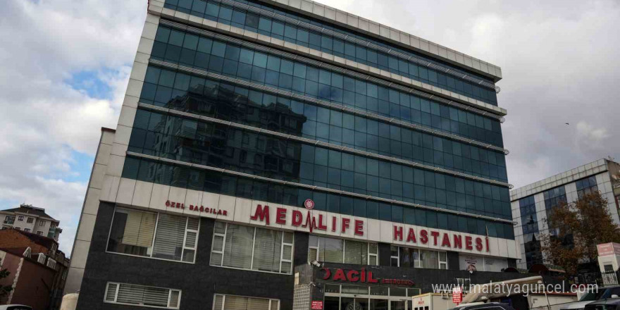 Hastane skandalında hastanenin camında ‘Yenidoğan dostu hastane’ yazılı görsel dikkat çekti