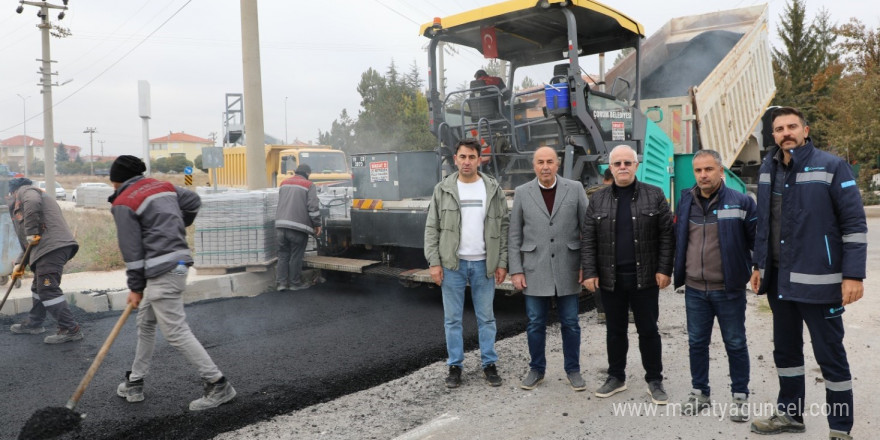 Hastane yolunun asfalt kaplaması yenileniyor