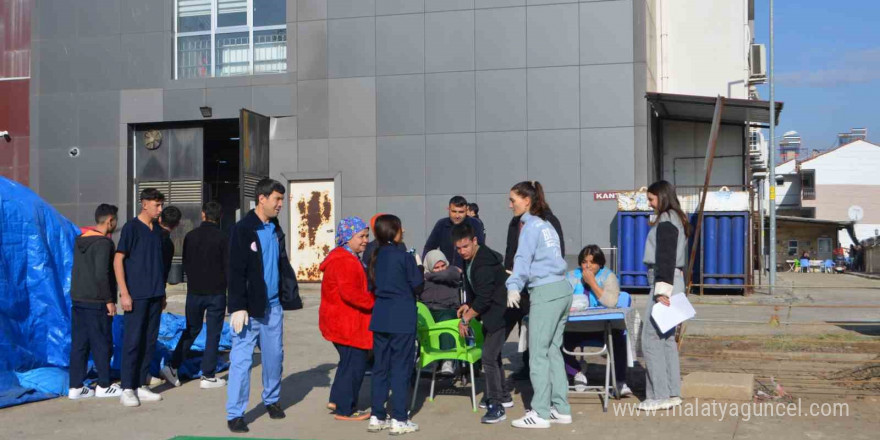 Hastanede yapılan yangın tatbikatı gerçeğini aratmadı