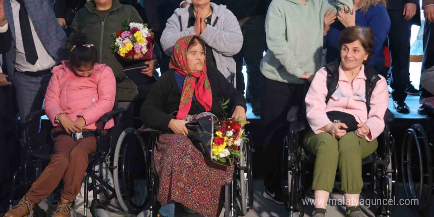 Hatay Büyükşehir Belediyesi engelli vatandaşlara araç dağıttı