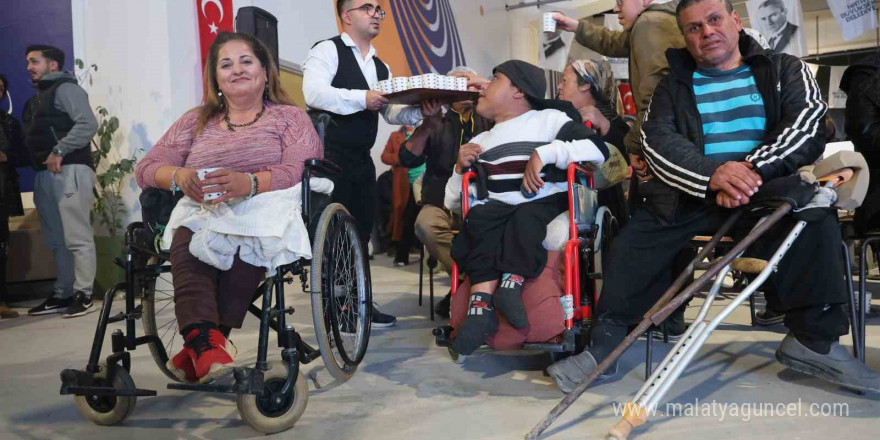 Hatay Büyükşehir Belediyesi engelli vatandaşlara araç dağıttı