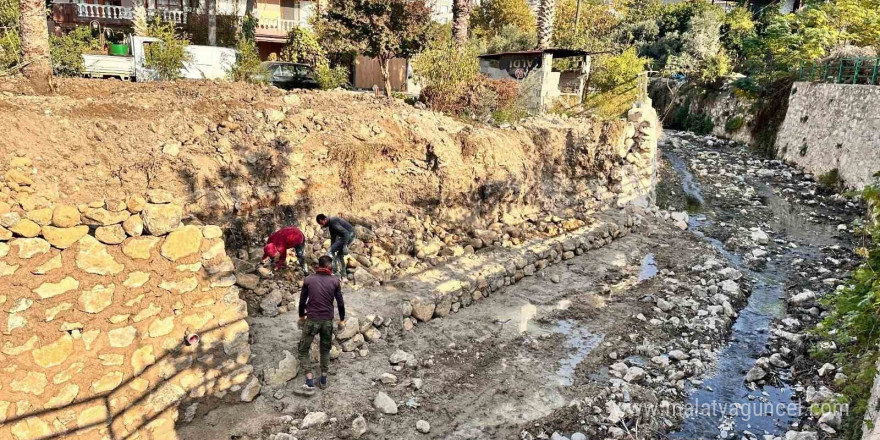 Hatay’da dere ıslah çalışmaları sürüyor