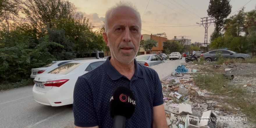 Hatay’da hasarlı evin balkonu çöktü: Baba ve oğlu hayatını kaybetti