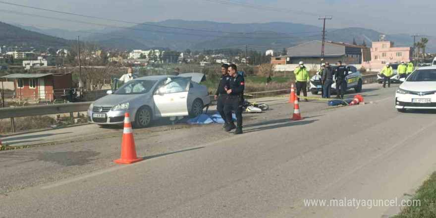 Hatay’da otomobilin yola savurduğu motosikletli kamyonetin çarpması sonucu hayatını kaybetti