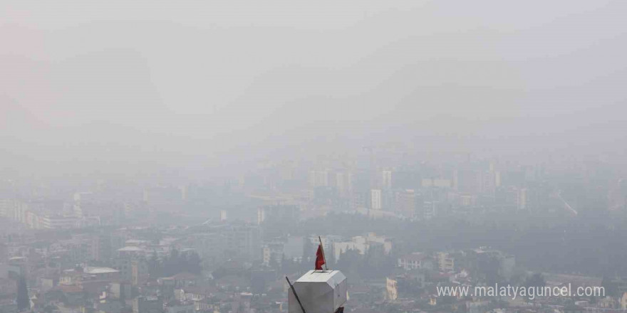 Hatay’da sabah saatlerinde sis etkisini hissettirdi