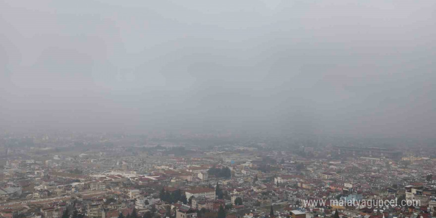 Hatay’da sabah saatlerinde sis etkisini hissettirdi