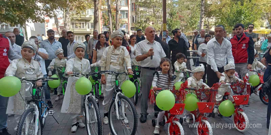 Hayırseverler 20 yetim çocuğa unutulmaz bir gün yaşattı