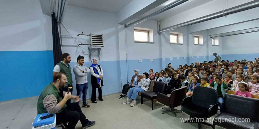 Hayvan sevgisi çocuklarda veterinerlik ilgisi oluşturdu