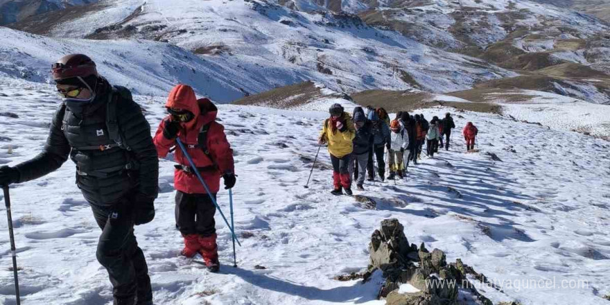 Hazarbaba’da dağcılık teknikleri ve çadır kurma eğitimleri