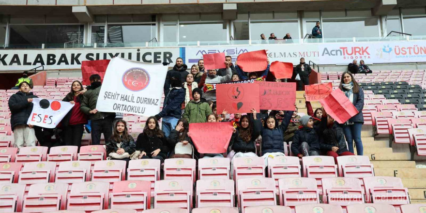 Hazırladığı proje sayesinde yüzlerce çocuğu Eskişehirspor tribünleriyle tanıştırdı