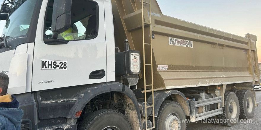 Hem ehliyeti olmayan hem de sahte plakayla trafiğe çıkan sürücüye ceeza yağdı