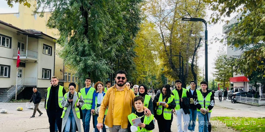 Hendek Meydanı’nda kitap okuma etkinliği