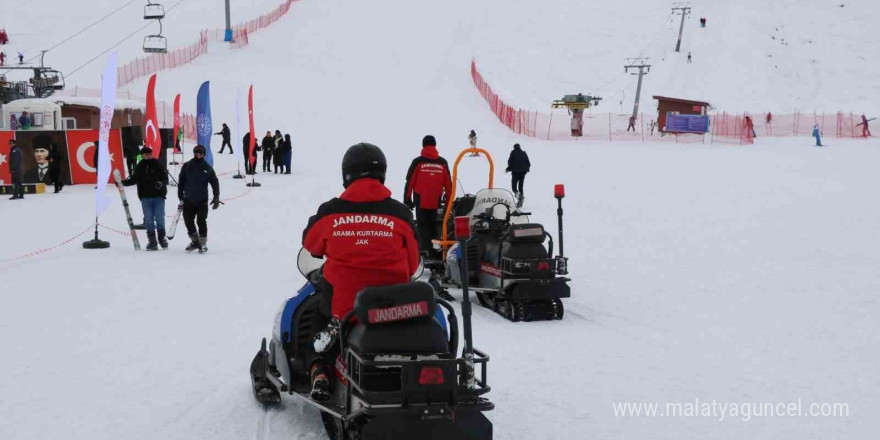 Hesarek Kayak Merkezi’nde JAK görev başında