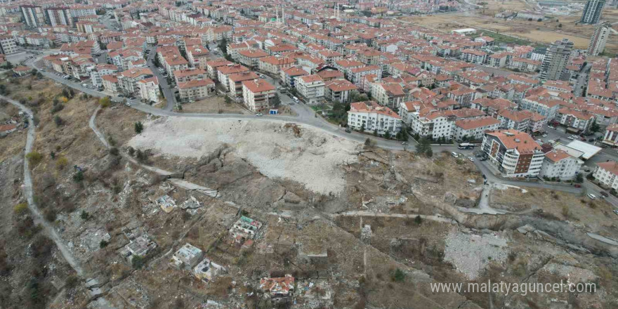 Heyelan riski mahalle sakinlerini tedirgin ediyor