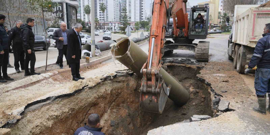 Hilmi Kürklü Bulvarı’nda 2 km’lik su hattı yenilendi