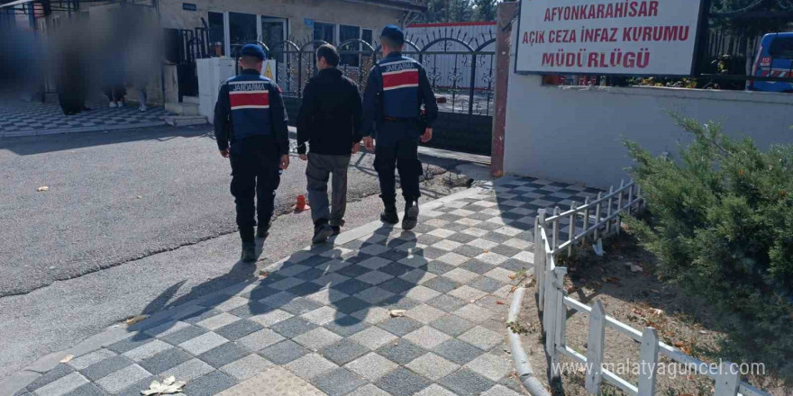 Hırsızlık suçundan aranan şahsı jandarma yakaladı