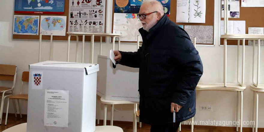 Hırvatistan’da halk cumhurbaşkanlığı seçiminin ikinci turu için sandık başında