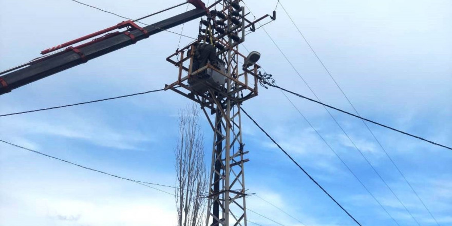 Hisarcık Kutluhallar köyünün eskiyen 30 yıllık elektrik trafosu yenilendi