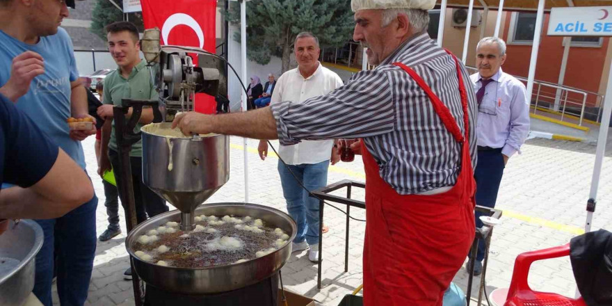 Hisarcık’ta hastane personelinden lokma ikramı