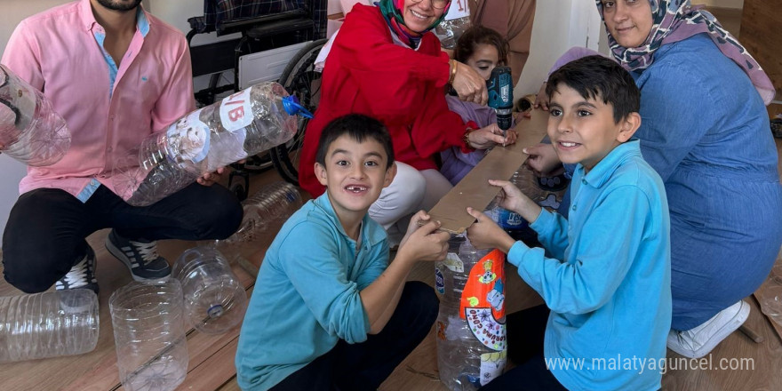 Hisarcık’ta özel öğrencilerden sokak hayvanlarına mama kabı