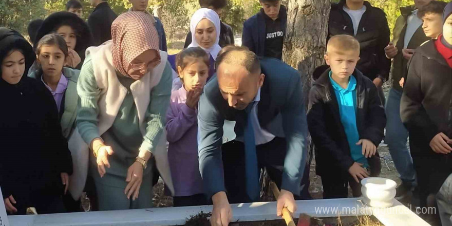 Hisarcık’ta vefat eden öğretmenlerin mezarları ziyaret edildi