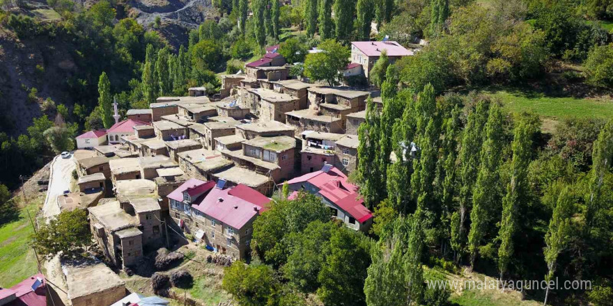 Hizan’ın taş evleri her mevsim ayrı bir güzel