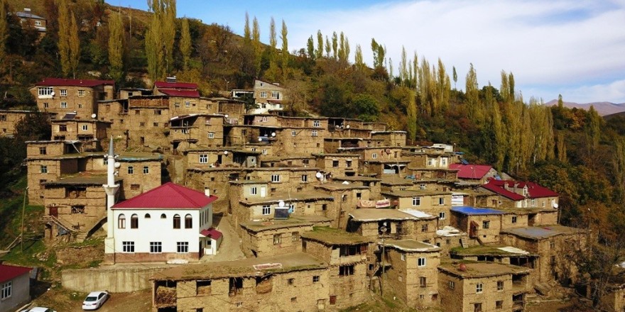 Hizan’ın taş evlerinde sonbahar güzelliği