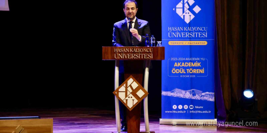 HKÜ’de “Akademik Ödül Töreni” gerçekleştirildi