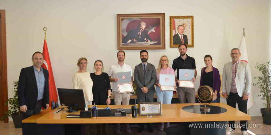 Hollandalı akademisyenler ATÜ’de fikir alışverişinde