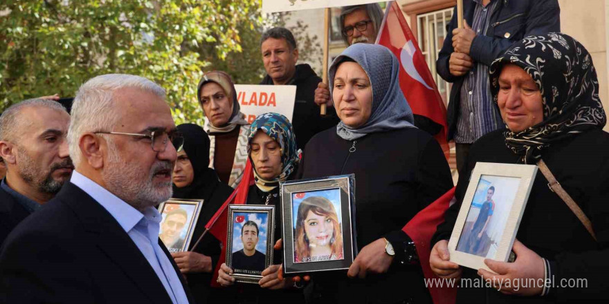 HÜDA PAR Genel Başkanı Yapıcıoğlu, evlat nöbetindeki ailelerle görüştü