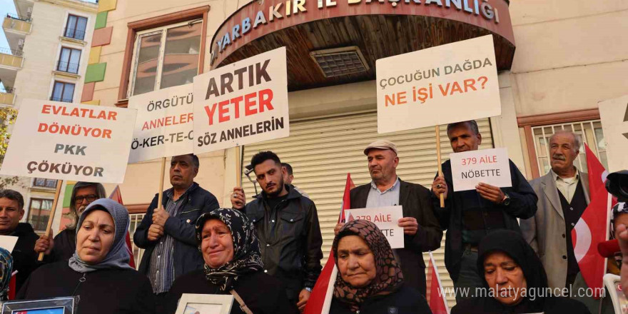 HÜDA PAR Genel Başkanı Yapıcıoğlu, evlat nöbetindeki ailelerle görüştü