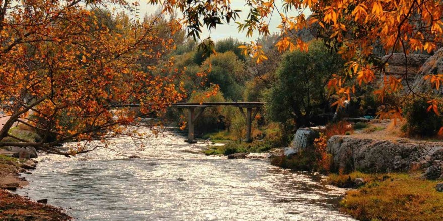 Hurman Çayı’nın manzarası görenleri kendine hayran bırakıyor